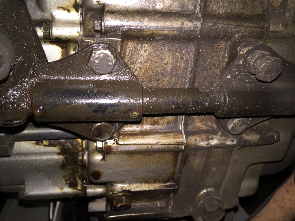 Xe máy bị chảy nhớt nguyên nhân do đâu